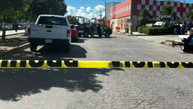 Los oficiales encontraron el cuerpo de un hombre que presentaba al menos cuatro impactos