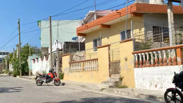 La familia lo bajó aún con signos vitales