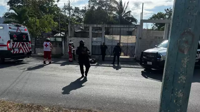 Al lugar llegaron paramédicos de la Cruz Roja, pero sólo confirmaron su muerte