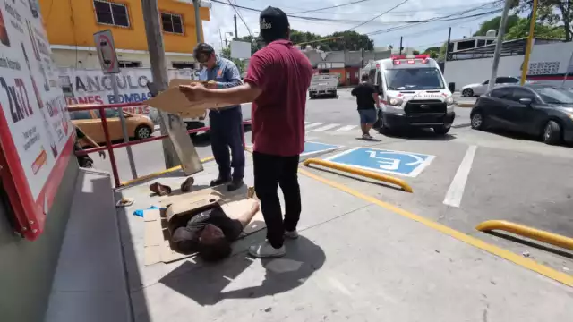 La mujer presentaba una herida en la cabeza y una lesión en el brazo
