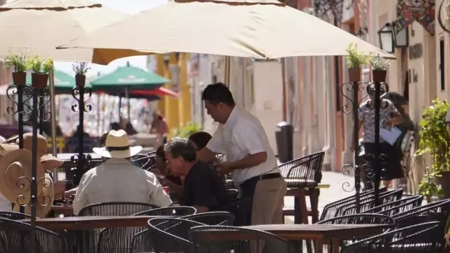 La iniciativa contempla que la jornada máxima de trabajo en el turno matutino sea de seis horas y de cinco para el horario nocturno