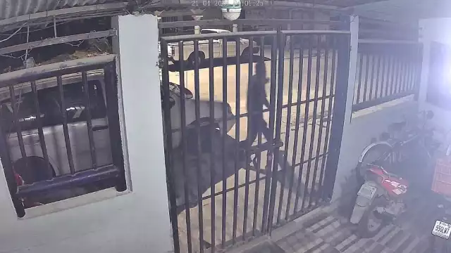 Los delincuentes huyeron a bordo de la motocicleta robada