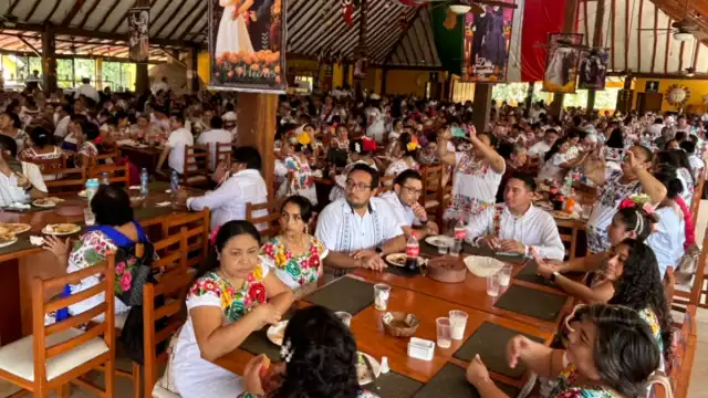 En el área de restaurantes se llevó a cabo una ceremonia de agradecimiento que estuvo a cargo de un conocido sacerdote maya