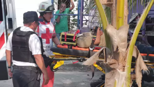 El hombre fue trasladado de emergencia a un hospital para estabilizarlo