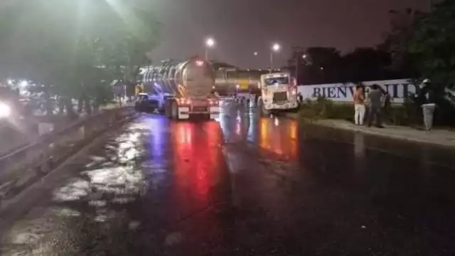 Acudieron bomberos de la SSP, en previsión de alguna fuga que pudiera ocasionar alguna explosión