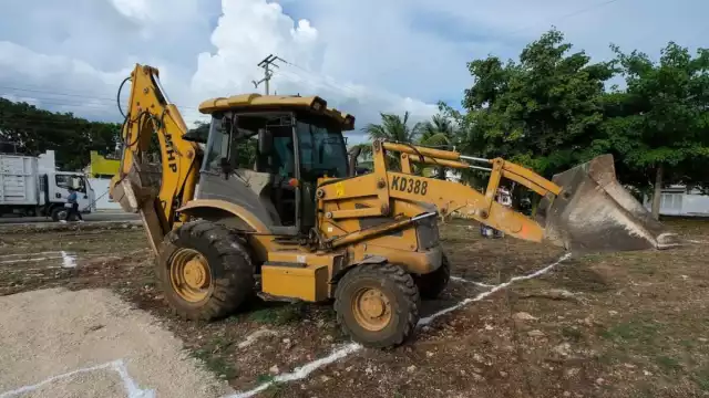 Critican docente la lentitud en la construcción del nuevo centro de actualización del Magisterio de Chetumal. Temen que las lluvias lleguen antes que el recinto quedé terminado