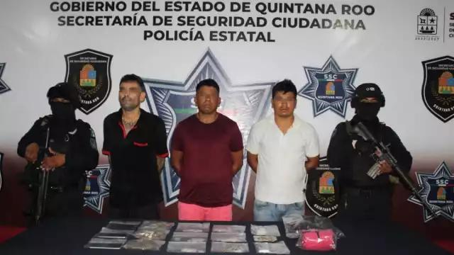 Transportaban en un auto 116 bolsas con estupefacientes