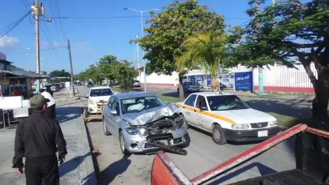 Conductora estuvo a punto de ocasionar una tragedia en calles de Chetumal