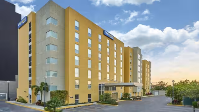 Se reporta movimiento en la zona del hotel, ubicado sobre Prolongación Paseo de Montejo