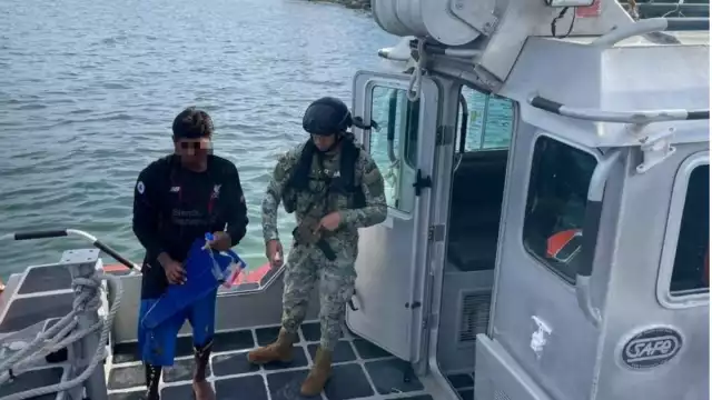 El primer aseguramiento concluyó con una persona detenida y puesta a disposición de la FGR; la segunda nave fue remitida a las autoridades de la Conapesca