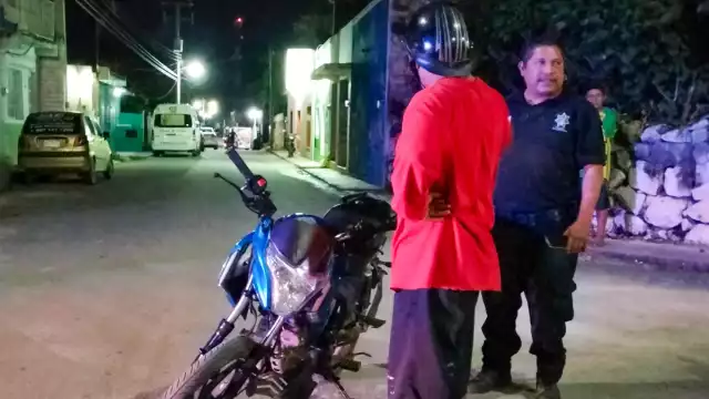 Uniformados se dieron a la tarea de revisar las cámaras de vigilancia cercanas para lograr ubicar al conductor del vehículo