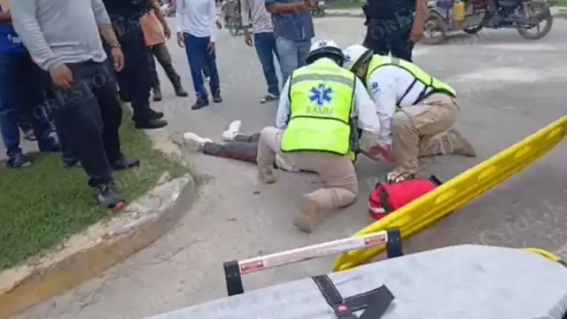 Graves lesiones a joven en choque de motocicleta contra camioneta en Campeche