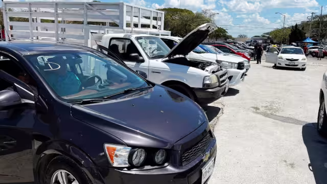 La venta de autos de segunda mano puede ser de manera física o a través de las redes sociales