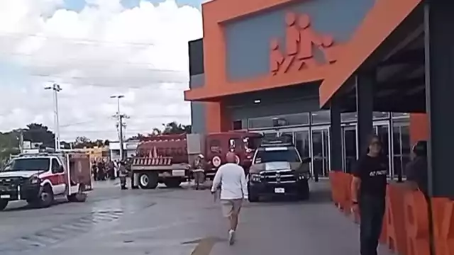 Los empleados de la tienda fueron desalojados