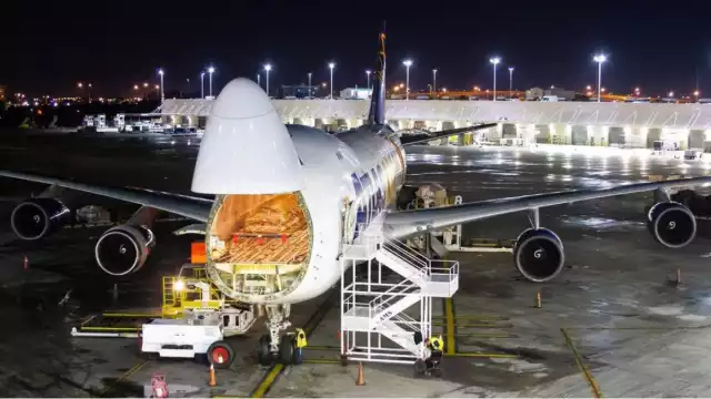 Un avión de carga de Atlas Air tiuvo que aterrizar de emergencia en el Aeropuerto Internacional de Miami luego de presentar una falla en una de sus turbinas