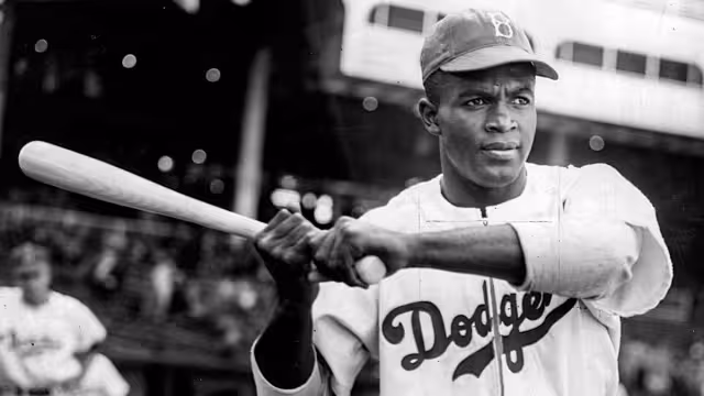 En 1997, 50 años después del debut de Jackie Robinson, la MLB retiró el número 42 en su honor