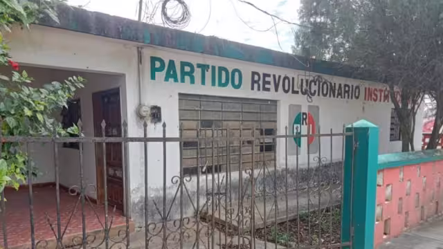 El PRI dejó de tener fuerza y ya fue remplazado por otros.
