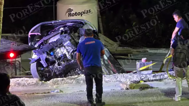 Accidente en Samulá: automóvil termina dentro de un predio y conductor sale ileso