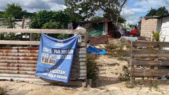 Ahora, estas personas lamentan haber sido utilizadas como elementos de decoración en la campaña