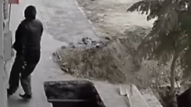 Personas que se percataron de lo ocurrido solicitaron la ayuda de los servicios de emergencia