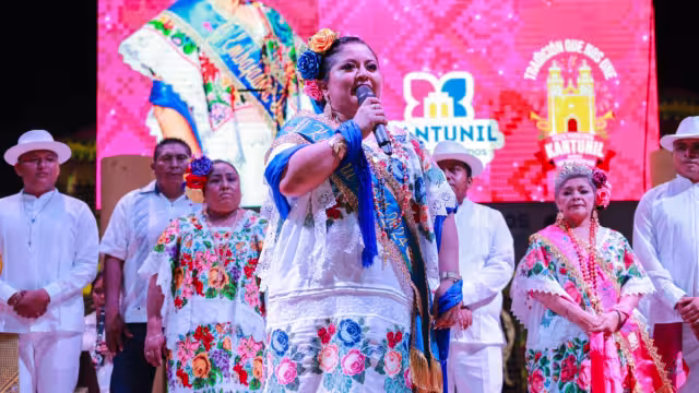 Durante la vaquería los mestizos bailaron alegres jaranas que fueron interpretadas por la orquesta