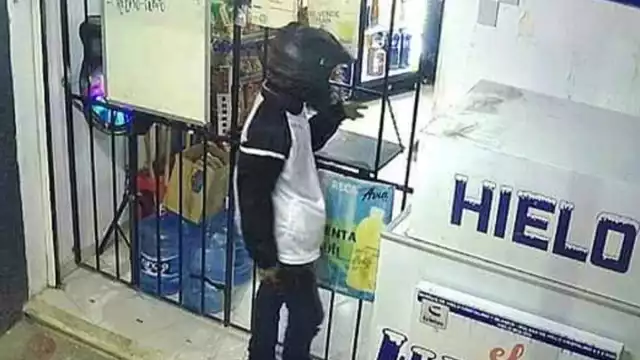 Los hombres dijeron que regresarían al día siguiente para encontrar a una persona