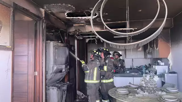 Loa bomberos llegaron al lugar para sofocar las llamas