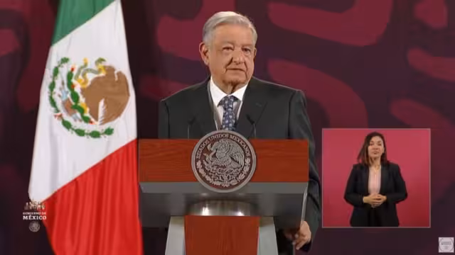 El presidente Andrés Manuel López Obrador aclaró esta mañana que padece una infección en el ojo derecho