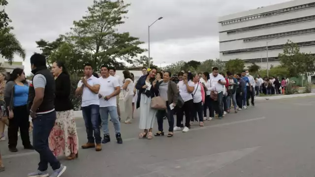 Se registran largas filas afuera del Centro de Convenciones Yucatán Siglo XXI