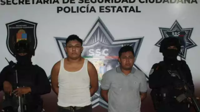 Policías les marcaron el alto al desplazarse en un auto Seat a exceso de velocidad