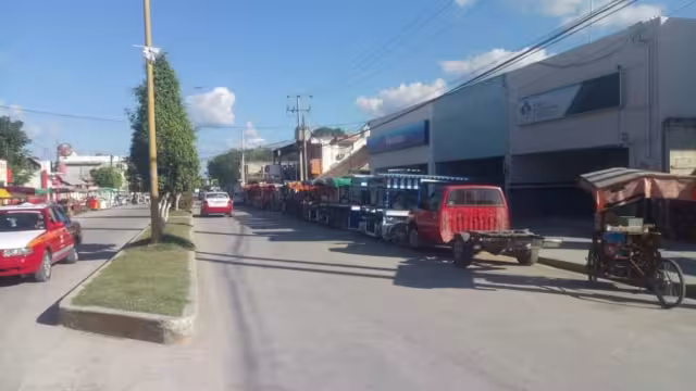 Los mototaxistas piratas cobran 25 pesos en un viaje de 15 o 20 pesos