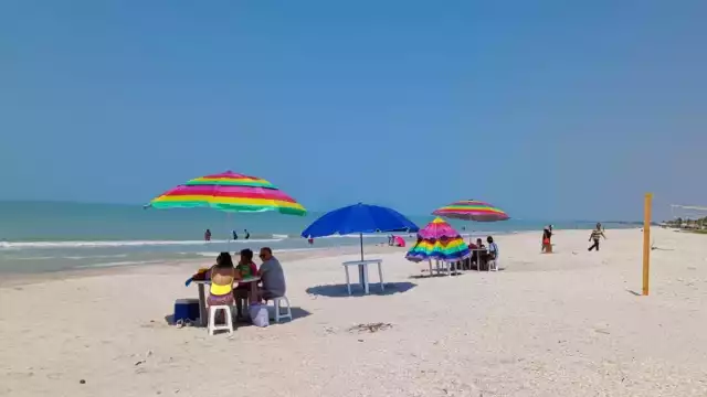La alta temperatura se prestó para que bañistas acudieran a los arenales