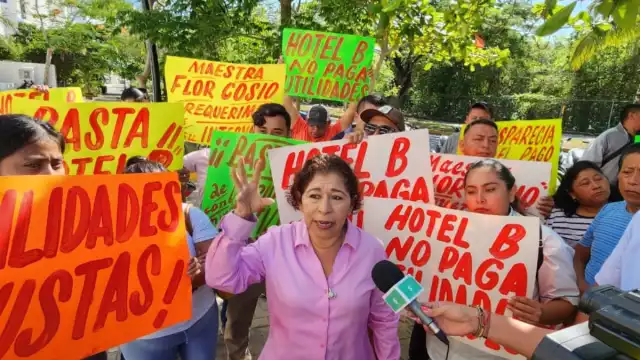 Ahí se podía apreciar cartulinas con leyendas como: ‘el Hotel B no paga utilidades’, ‘basta de injusticias del Hotel B’