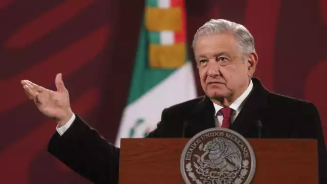El presidente López Obrador fue recibido con música de banda, porras y bendiciones por los pobladores de ese municipio