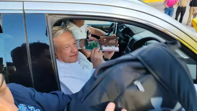 AMLO arribó a la estación del Tren Maya en Campeche