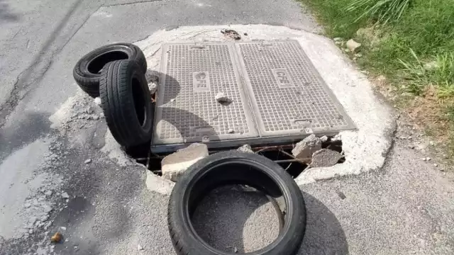 En la calle 12 Norte, cerca de la vialidad 45 Norte, lleva más de un año.