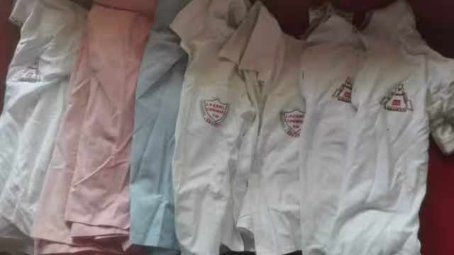 Los uniformes de segunda mano cuestan 120 pesos menos que los nuevos