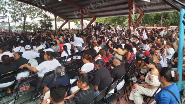 Después de la ceremonia maya, los senadores y diputados que acompañaron a Ebrard tomaron la palabra para presentar al precandidato que visita por primera vez Cancún