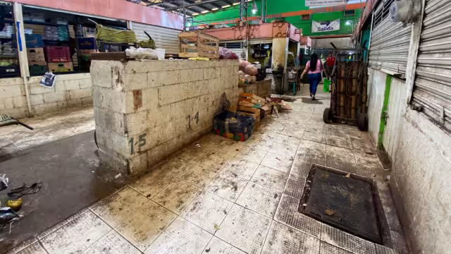 Locatarios aseguran que hay necesidades más urgentes que una rampa eléctrica