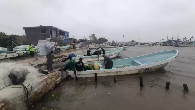 La baja producción y los reducidos precios del pulpo han llevado a los hombres de mar a buscar alternativas en su actividad.