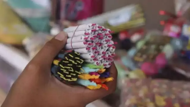 En la Ley de Cultura Cívica de la Ciudad de México, se considera como una infracción el tronar cohetes sin permiso de la autoridad y se sanciona con una multa económica