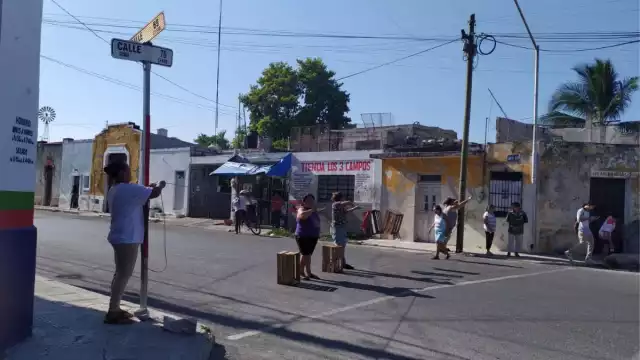 Varios autos y motocicletas tuvieron que desviarse