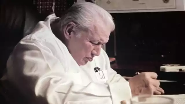 Don Mario Renato Menéndez vivió una vida marcada por la aventura periodística, el compromiso y la valentía.