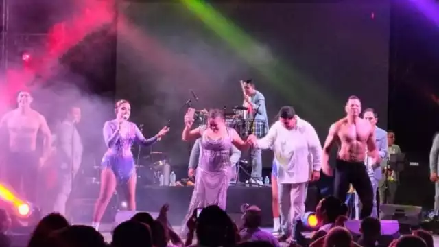 Bailes populares llamaron la atención de propios y extraños