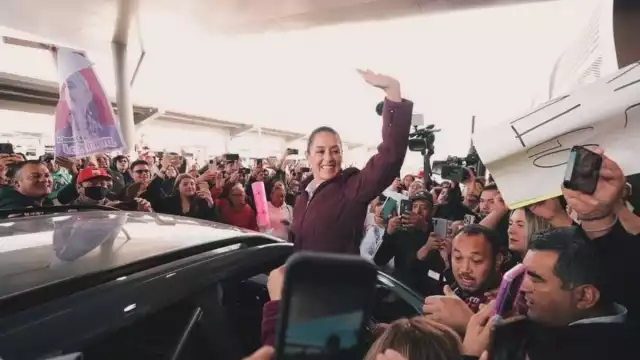 Claudia Sheinbaum fue recibida por sus simpatizantes de Ciudad Juárez, Chihuahua, con el grito de: "es un honor estar con Obrador"
