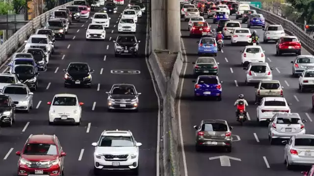 El programa Hoy No Circula es una medida ambiental que restringe la circulación vehicular en días específicos