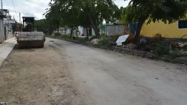 Trabajadores municipales excusaron la demora a que una de las máquinas está averiada.