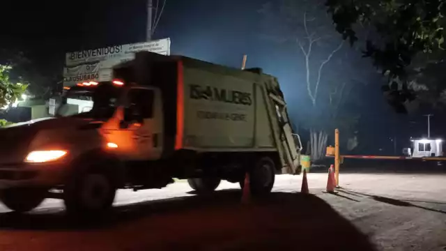 Al parecer los restos llegaron en un camión recolector de basura