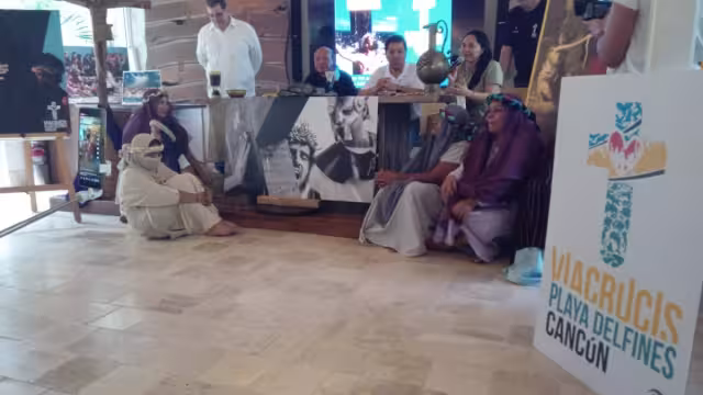 Buscan enriquecer las tradiciones; los actores han estado ensayando desde hace tres meses e invitan a otros artistas y ciudadanos para integrarse en la procesión.