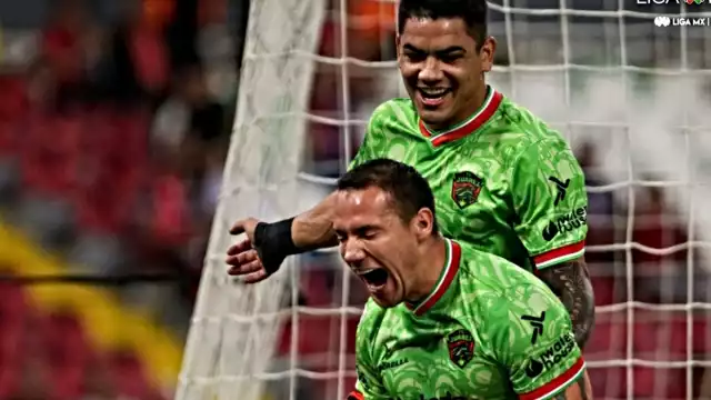 Corría el 64’, Maximiliano Olivera tomó el balón por el lado izquierdo, se metió al área, lo dejó en Jesús Dueñas, quien no falló y puso el 1-0. Foto: Twitter @LigaBBVAMX